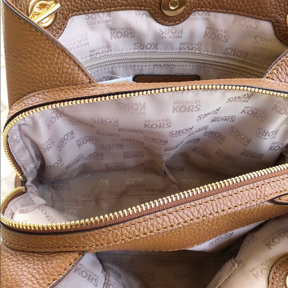 Gaby’sBags👜💕-NWT Michael Kors Chain Tote Brown - Picture 4 of 5